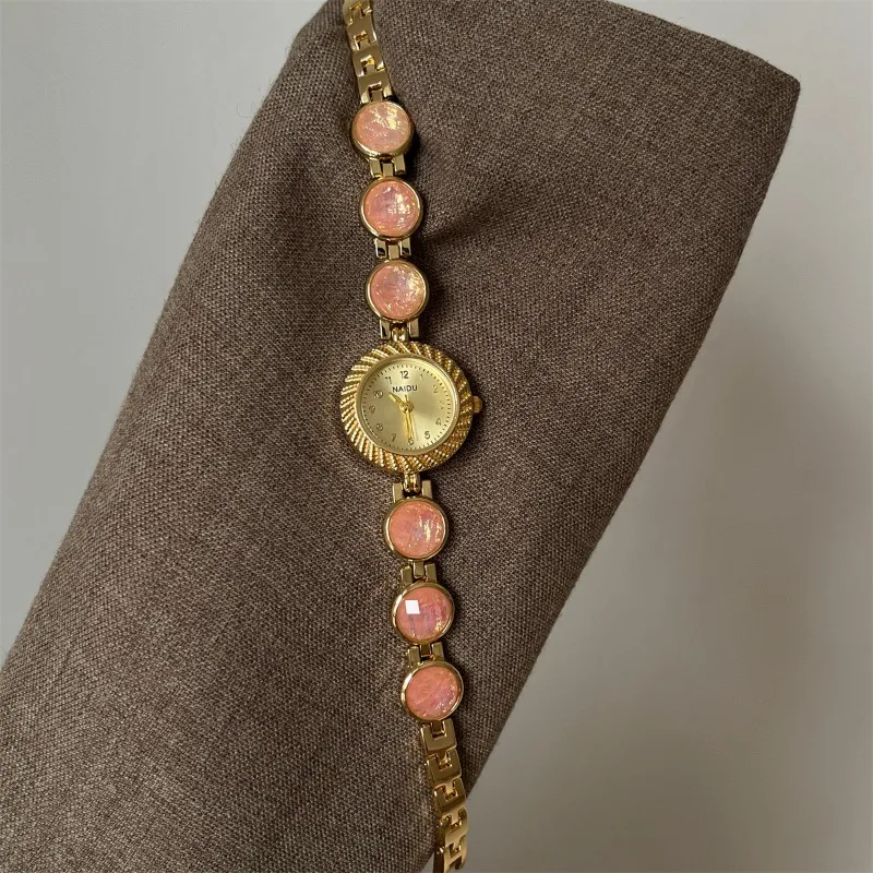 ساعات كوارتز سوار الموضة للمرأة الفاخرة الملونة حزام السيدات الساعات هدية دروبشيبينغ ساعات المعصم Relojes Para Mujer