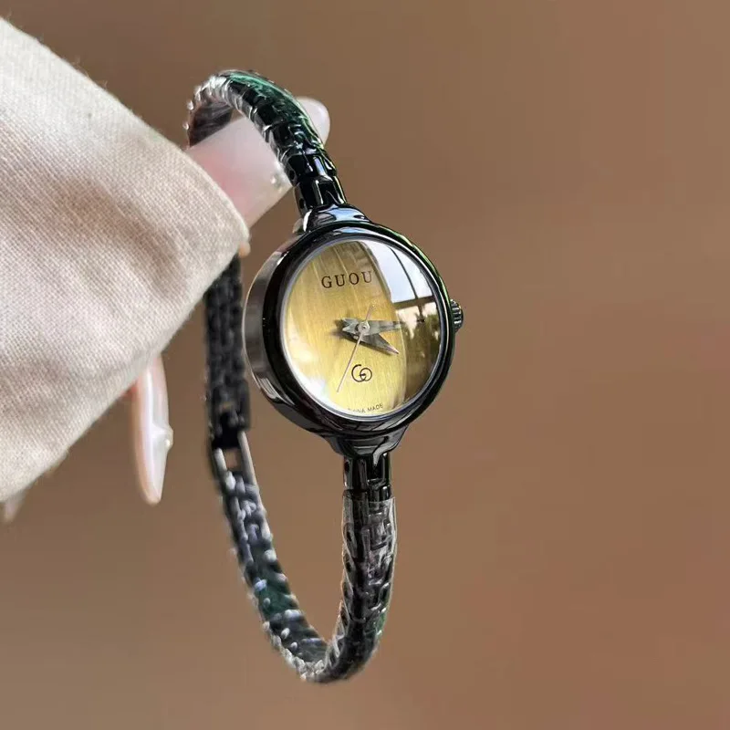 New, Compact Quartz Women'S Watch With A Simple And Versatile Bracelet-Style Strap An Elegant And Luxurious Timepiece For Women.