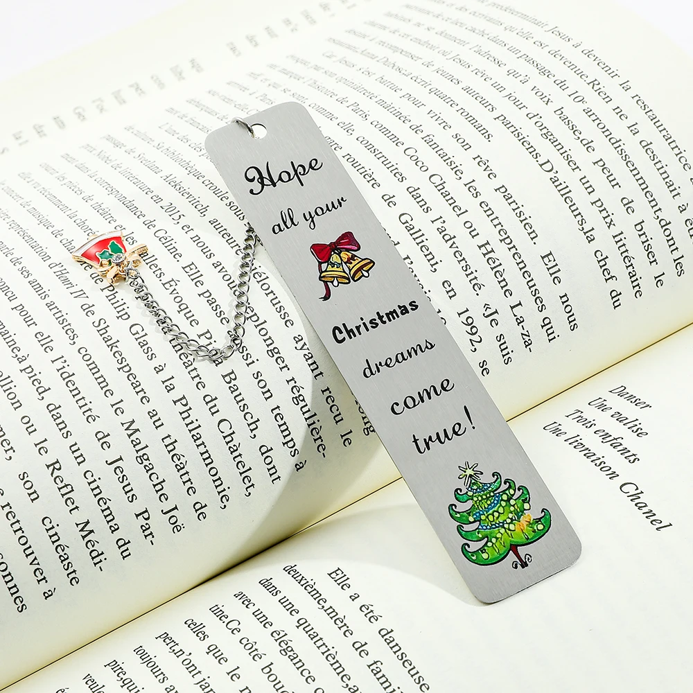 A stainless steel pendant bookmark about Christmas, the warmest Christmas reading gift for loved ones on Christmas Eve.