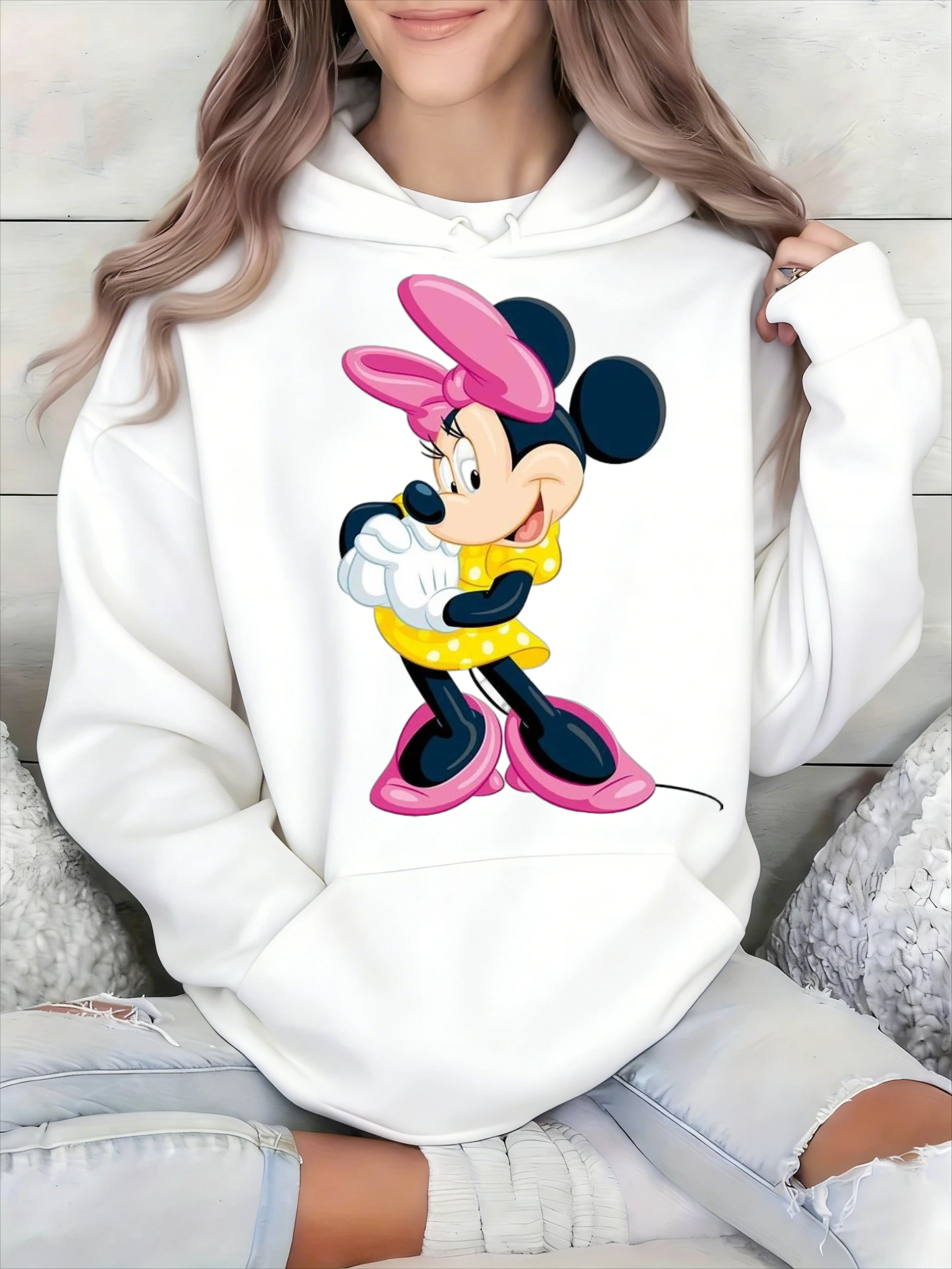 

Женская белая хлопковая толстовка с капюшоном, желтое платье с персонажами Диснея Микки Маусом и Минни, розовые туфли, повседневная одежда с милым мультяшным принтом и длинными рукавами