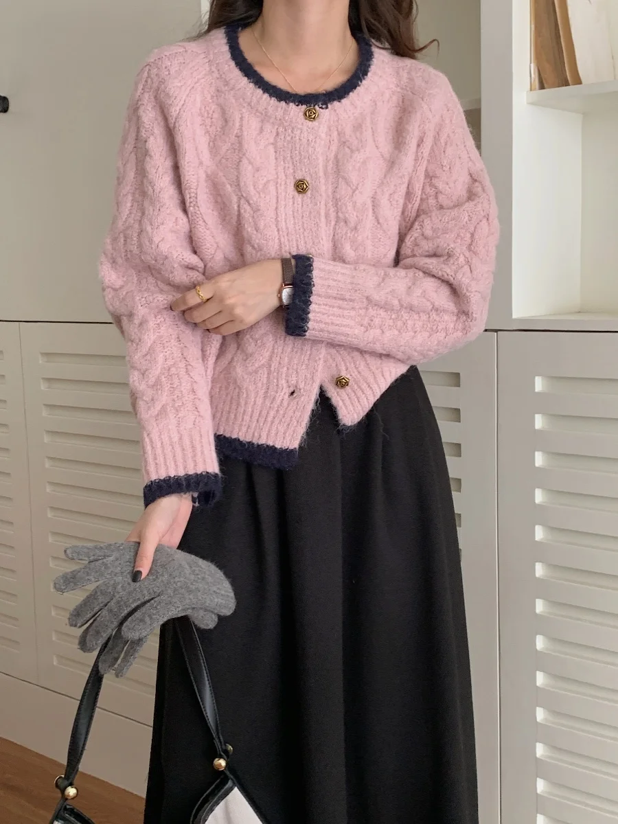 เสื้อสเวตเตอร์ผู้หญิงสีชมพูสุดชิค สำหรับฤดูใบไม้ร่วงและฤดูใบไม้ผลิ คาร์ดิแกน ชั้นใน ชั้นนอก แขนยาว ทรงหลวม ปิดกระดุมเม็ดเดียว