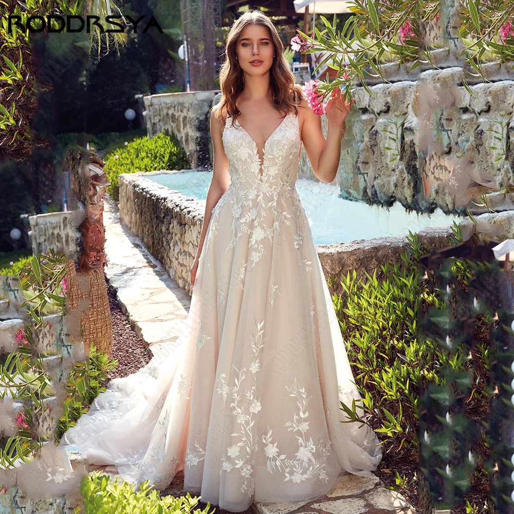 RODRSYA Modern Wedding Dresses Sleeveless V-Neck Backless Spaghetti Straps Vestidos deفساتين زفاف عصرية من RODDRSYA بدون أكمام ورقبة على شكل حرف v وأشرطة سباغيتي بدون ظهر فستان عروس مزين على شكل حرف a Vestidos De Novia