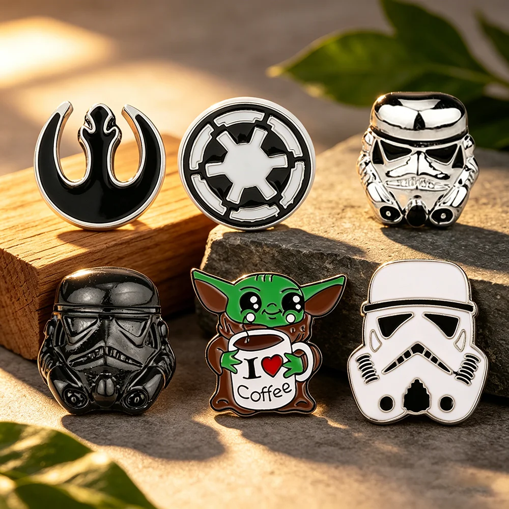 Pin Esmaltado Star Wars - Figura do Bebê Yoda do Mandaloriano, Broche de Metal Kawaii com Tema de Café, Acessório de Decoração de Joia Fofa