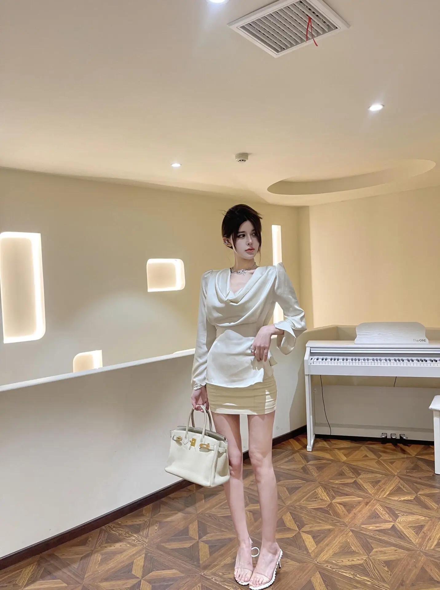 

Женская рубашка цвета шампанского, приталенного кроя, с пышными рукавами и дизайном, подчеркивающим талию, весенняя мода, повседневный корейский стиль