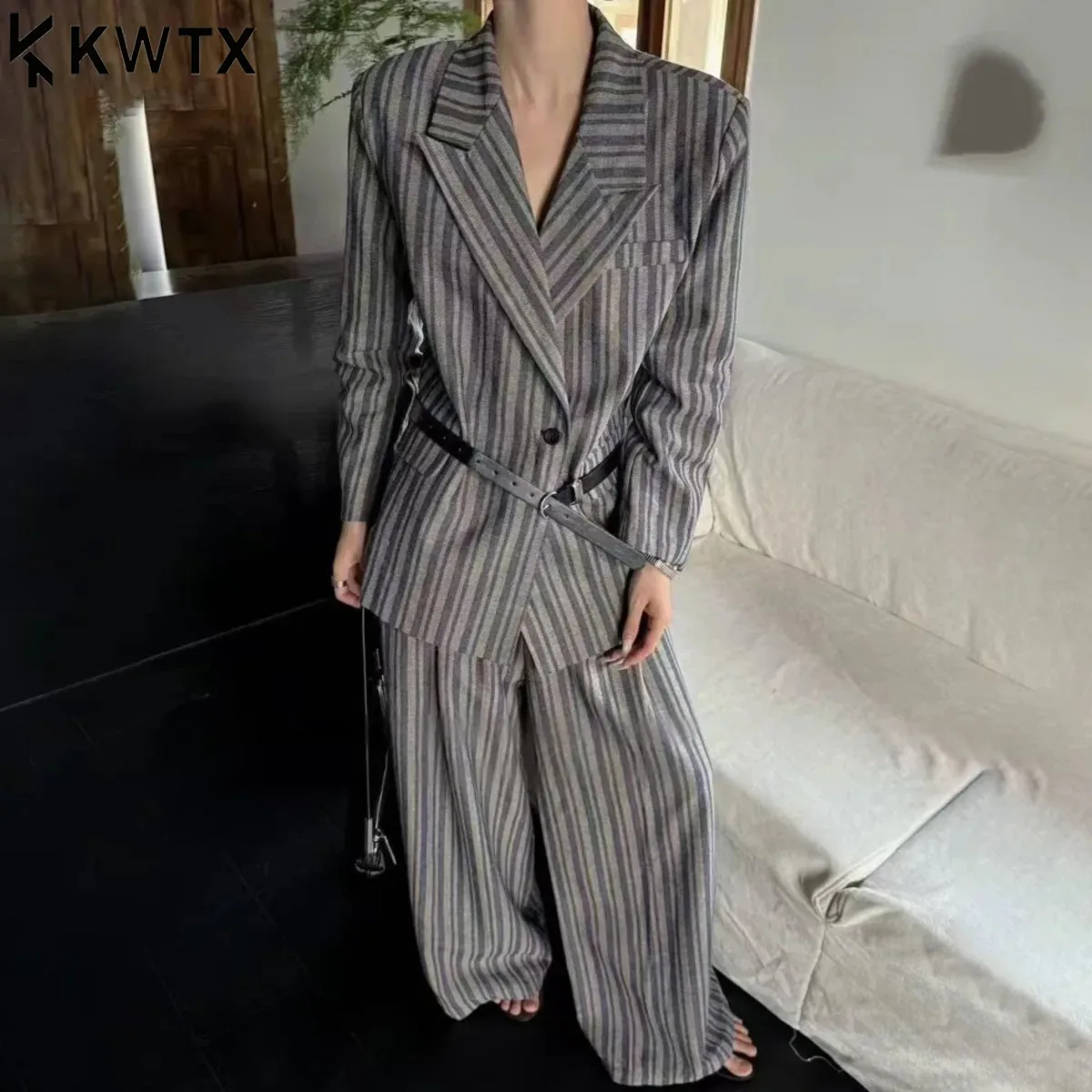 

KWTX 2025 Новое поступление, шикарный полосатый костюм с поясом, женский пиджак большого размера, широкие брюки, осенний повседневный элегантный комплект из двух предметов