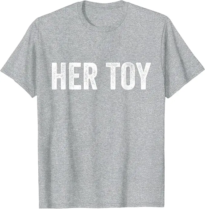 Her Toy Lustiges BDSM FemDom Munch T-Shirt, Submissive T-Shirt, Y2k Persönlichkeit, Munch- oder Kink-Party-Bekleidung, Witziges Sarkastisches Spruch-T-Shirt – Detail 7