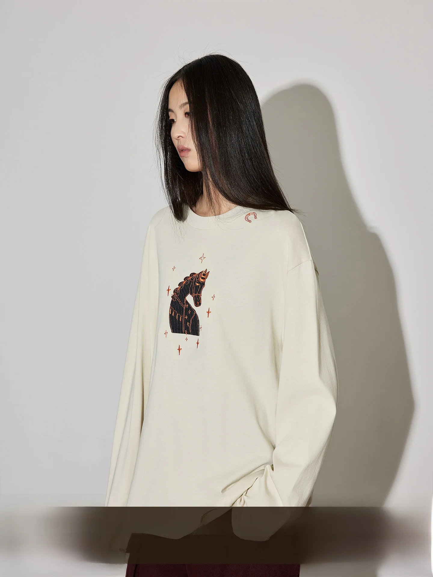 

Женская комфортная футболка из чистого хлопка с круглым вырезом, вышивкой и цветочным узором, свободного кроя, с длинным рукавом, повседневная