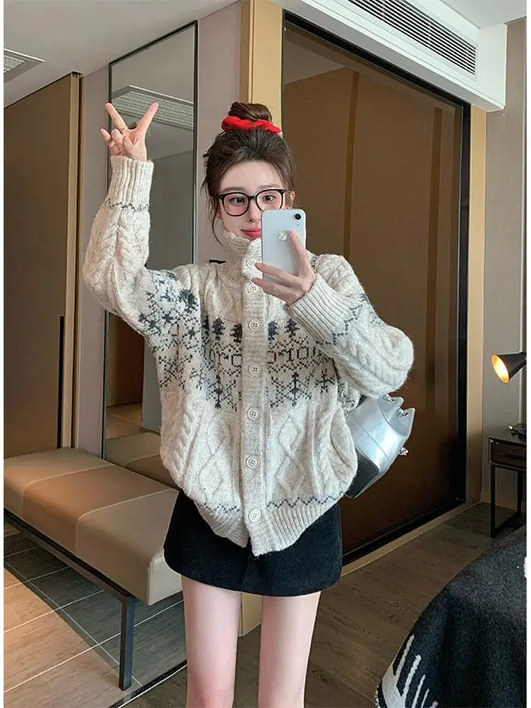 Cappotto maglione lavorato a maglia da donna con ricamo retrò collo alto cardigan aperto capispalla invernale caldo morbida fibra di poliestere