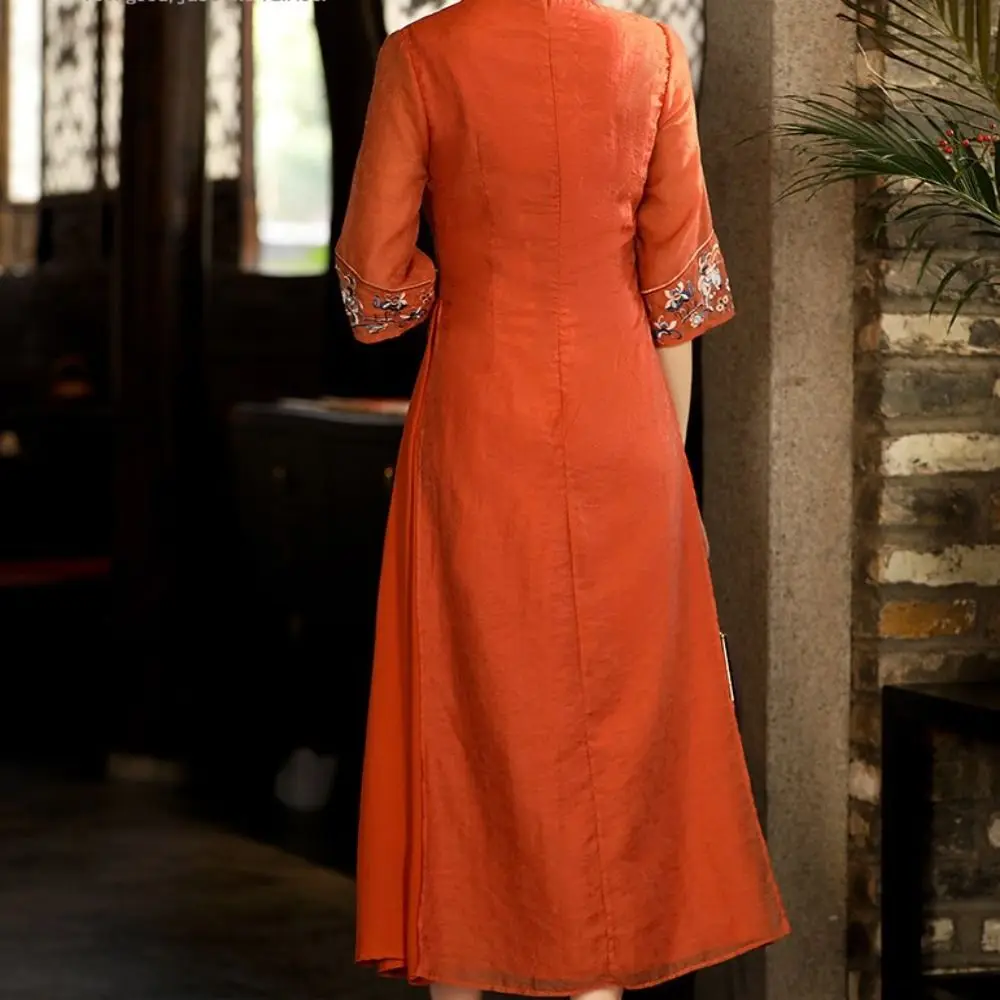 Nuevo Cheongsam chino bordado con flores, vestido de estilo étnico de media manga con cuello mandarín, cierre de rana, vestido largo de verano para mujer