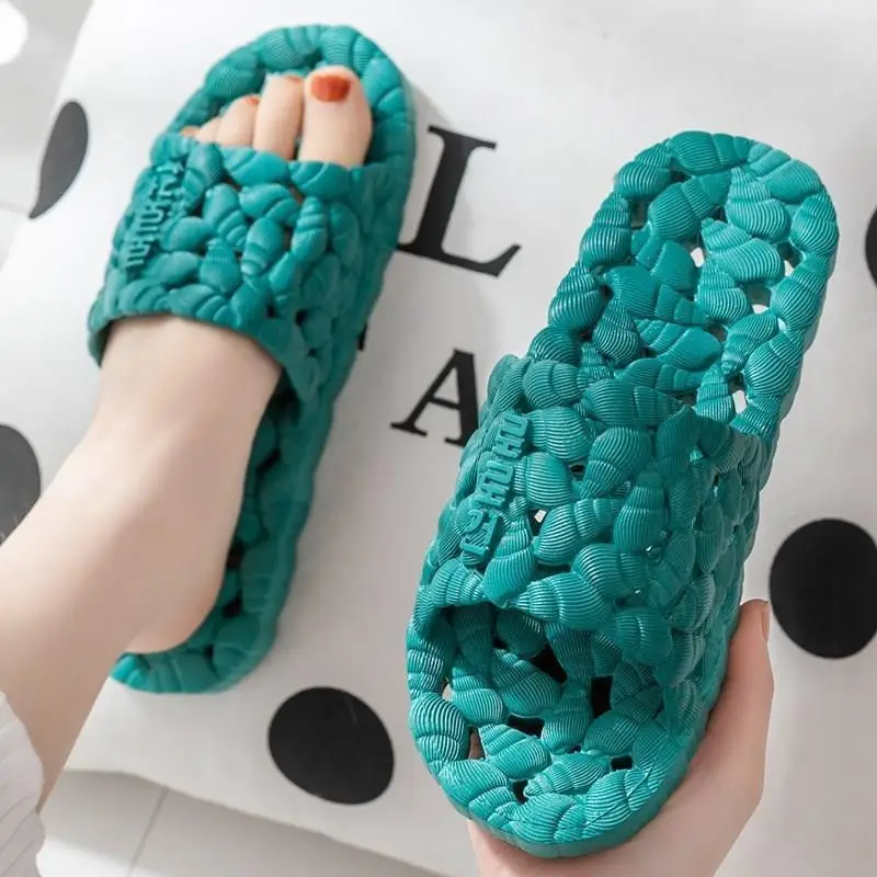 

New Summer Anti-Slip Massage Batoom Slippers Men's Hole Design No Odor Drain Well Comfortable Casual Slippers for Bathing