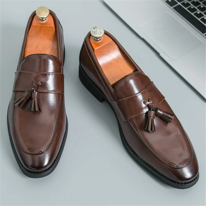 Fashion New Black Brown Tassel Loafers For Men Pointed Brand Dress Business Casual Shoes Party Wedding Dress Homecoming Footwear