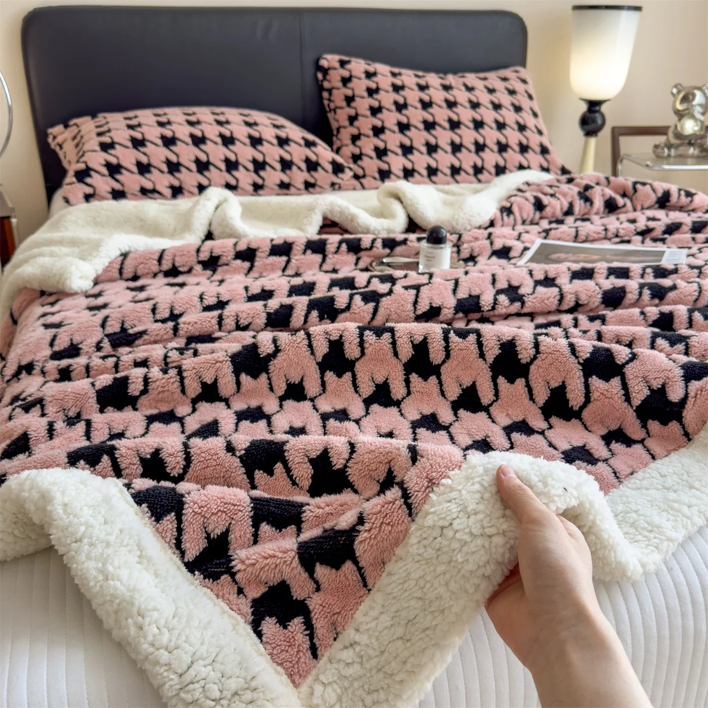 Houndstooth Double Layer Fleece Blanket for Bed Thicken Plush Warm Autumn Winter Blanket Soft Comfortable Imitation Wool Blanket