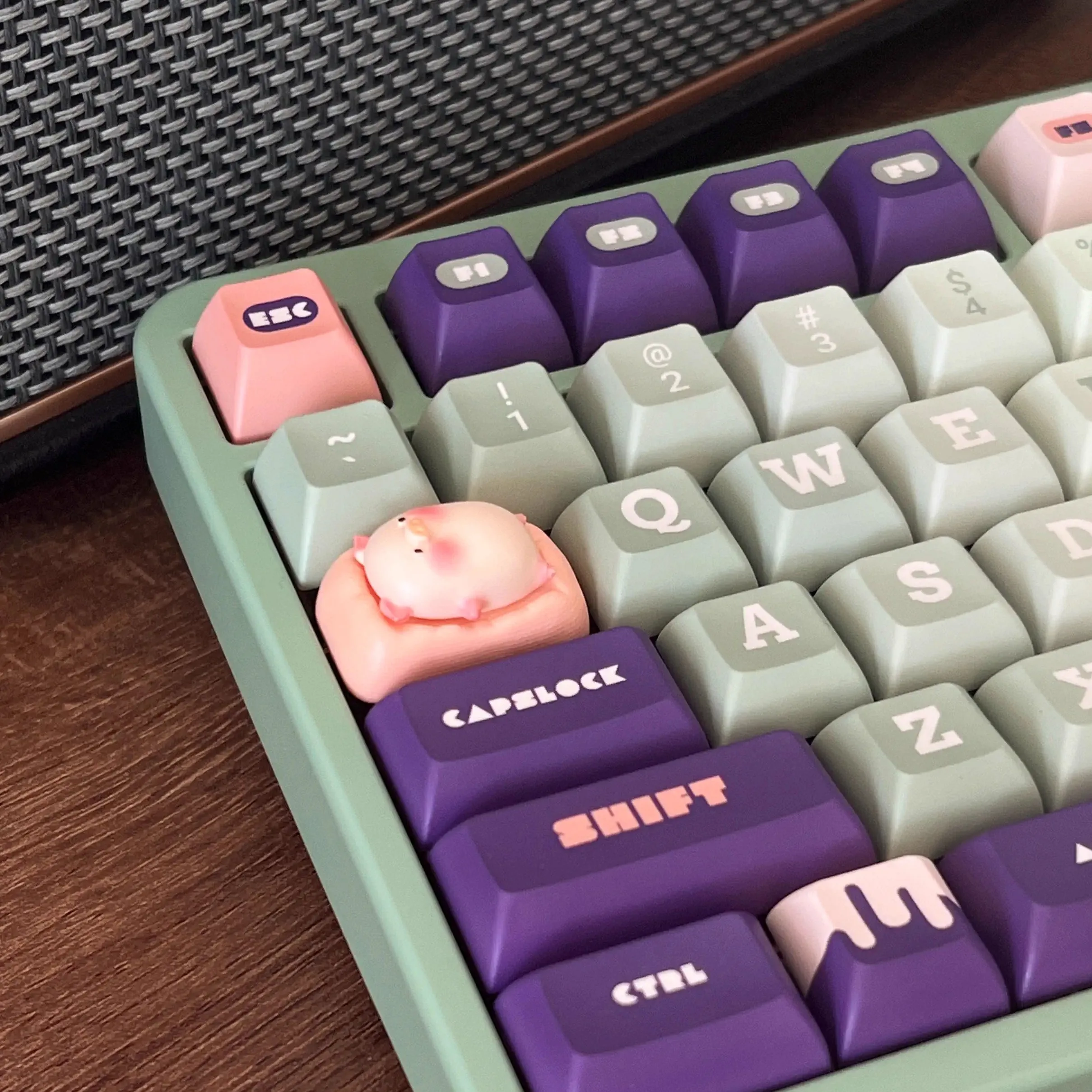 1pc Lay Flat Piggy Artisan Keycap 3D Tappo per tastiera in resina Personalizzazione personalizzata Cute Pink Pig 1.5U Copritasti per tastiera meccanica
