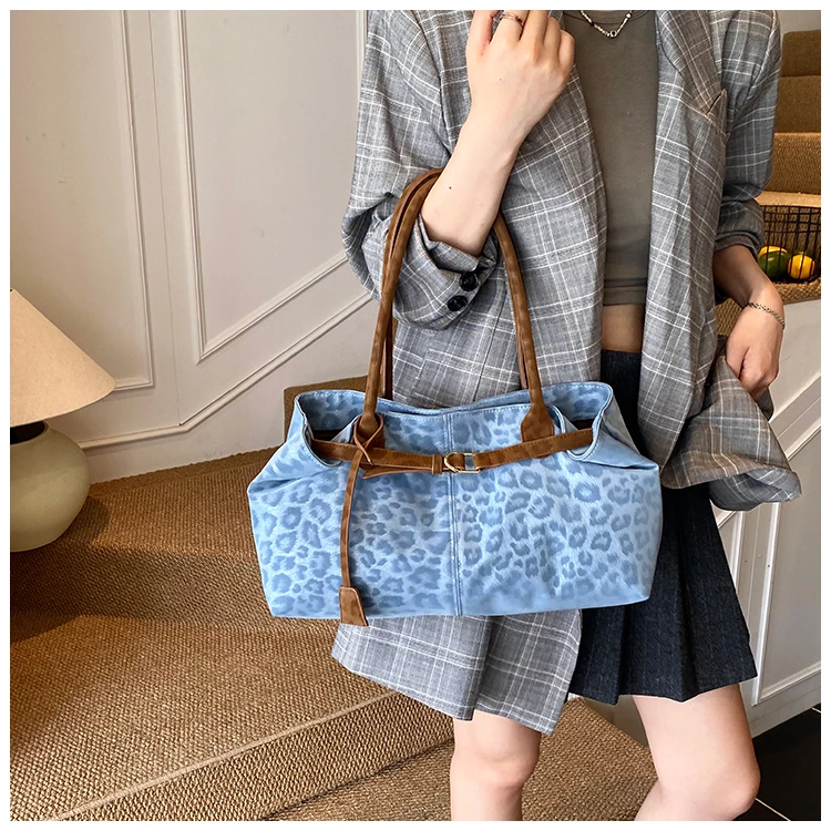 Leopard Print Sewing Thread Hasp Youth Sweet Shoulder Bags for Women 2026 Hot Sale Large Capacity Sense of Luxury Tote Bags
