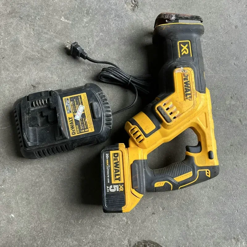 DeWALT DCS367B 20V MAX XR Brushless Magnum Compact Reciprocating Saw DCS367-5.0AH-DCB101  SECOND HAND