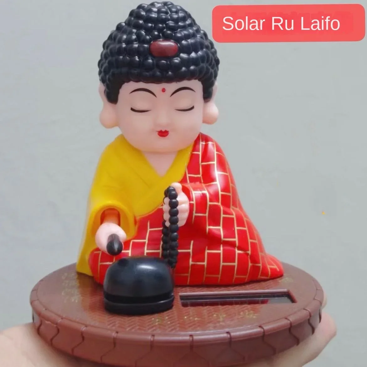 Car solar energy to nod and knock wood fish figure Zen home buddista hall soggiorno little sami creative car decoration supp