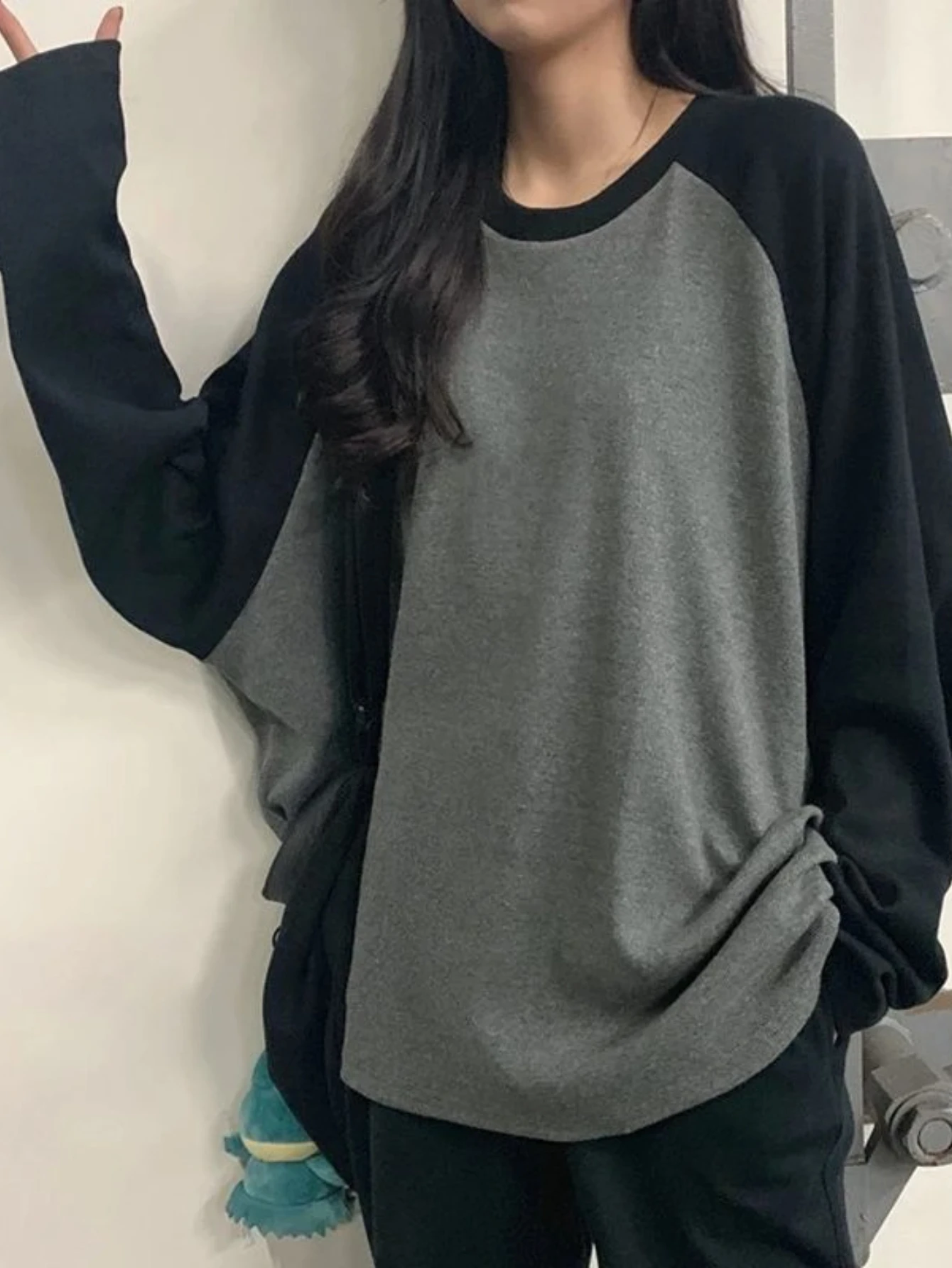 

New Female T-shirt Grey O Neck Contrast Color Long Sleeve T Shirt Loose Autumn Tee Tops