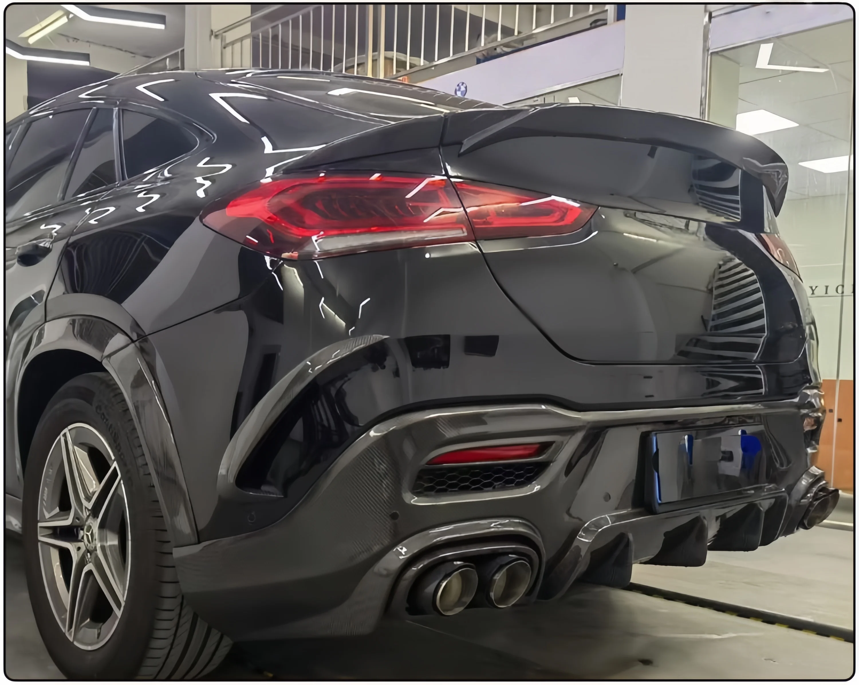 กันชนหลังคาร์บอนไฟเบอร์สำหรับรถยนต์ Mercedes Benz GLE63 GLE350 Coupe รุ่นปี 2020+ ขายดี แต่งสไตล์ LD พร้อมลิ้นกันชนหลัง