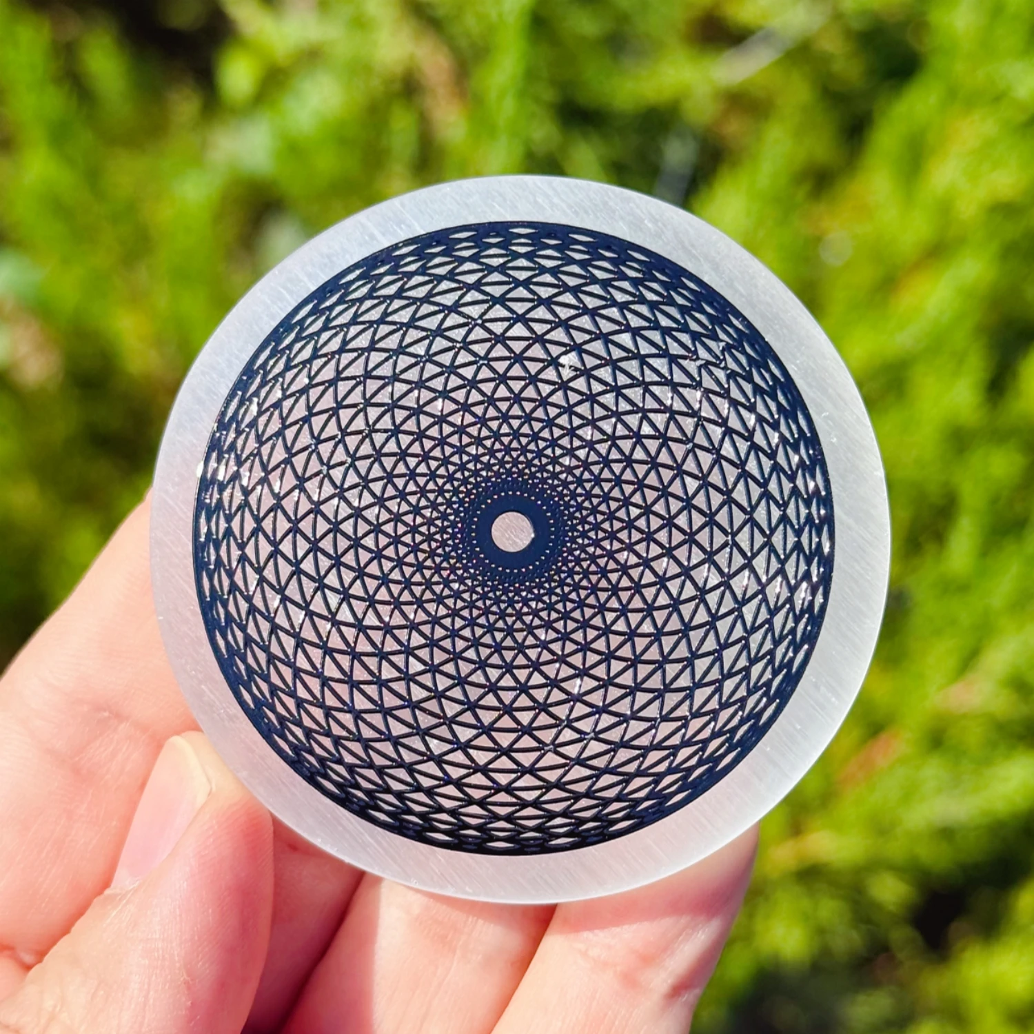 Natural Sacred Geometric Mandala Grid Engraved Round Selenite Charging Plate Satin Spar Crystal Disc Home Decor