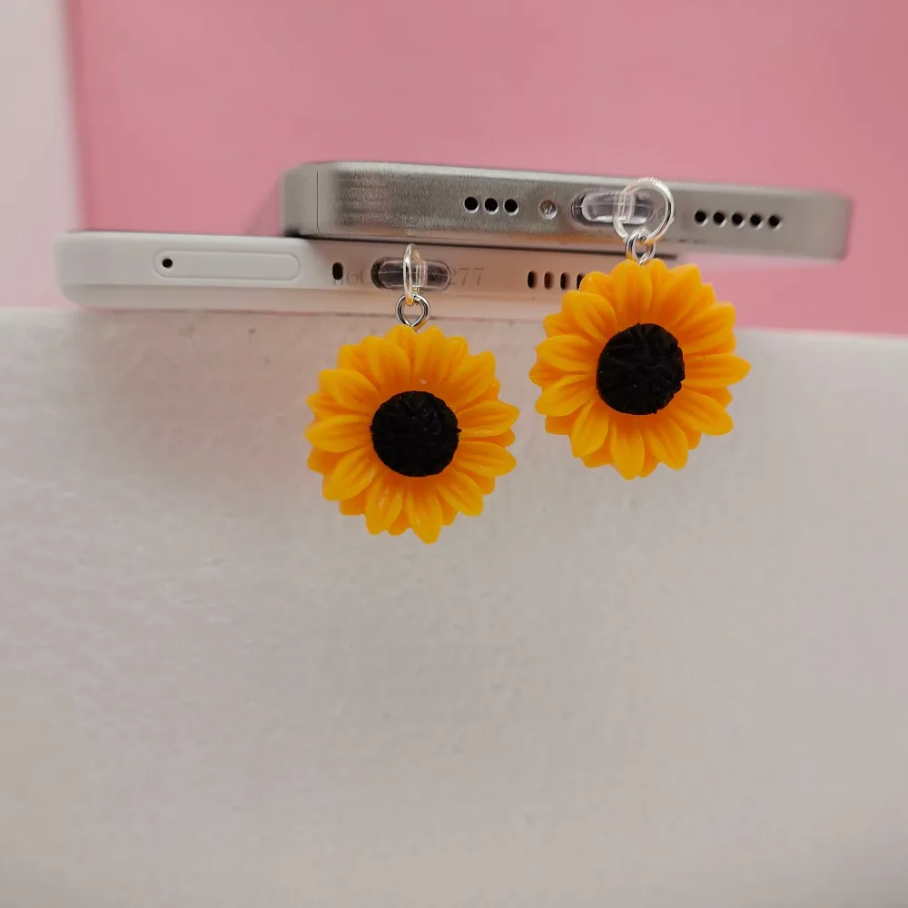 Colgante de girasol con tapón antipolvo, exquisito colgante de puerto de teléfono móvil para IPhone tipo C, interfaz Samsung, accesorios a prueba de polvo