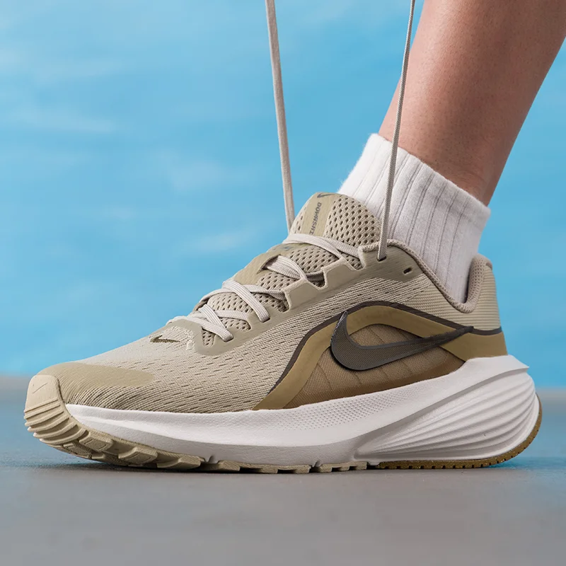 ナイキ メンズシューズ オリジナル ローカット 軽量 通気性 - Lightweight Road Running Shoes のレビューと価格