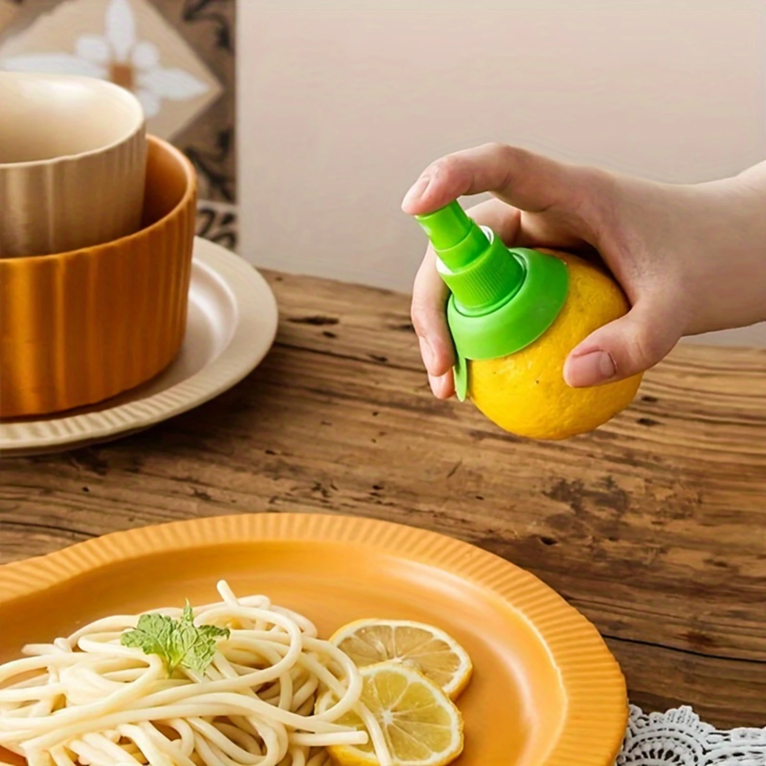 1pc Mini Creative Lemon Juicer - Manual Fruit Sprayer with Easy Squeeze Design, Green Plastic , Perfect for Juicing Oranges, Lem