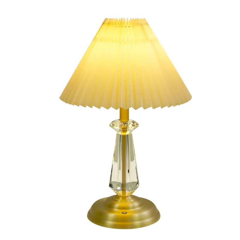 

All-copper light luxury table lamp bedside high-end bedroom study homestay table lamp Nordic simple wedding atmosphere