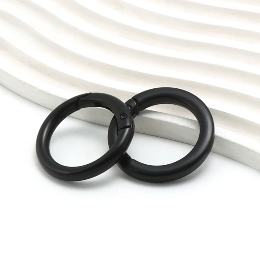 13-32 مللي متر الأسود الربيع O خواتم حلقة تسلق مستديرة حلقة رئيسية الزناد المفاجئة مشبك المفاتيح DIY بها بنفسك صنع المجوهرات حقيبة إكسسوارات جذابة