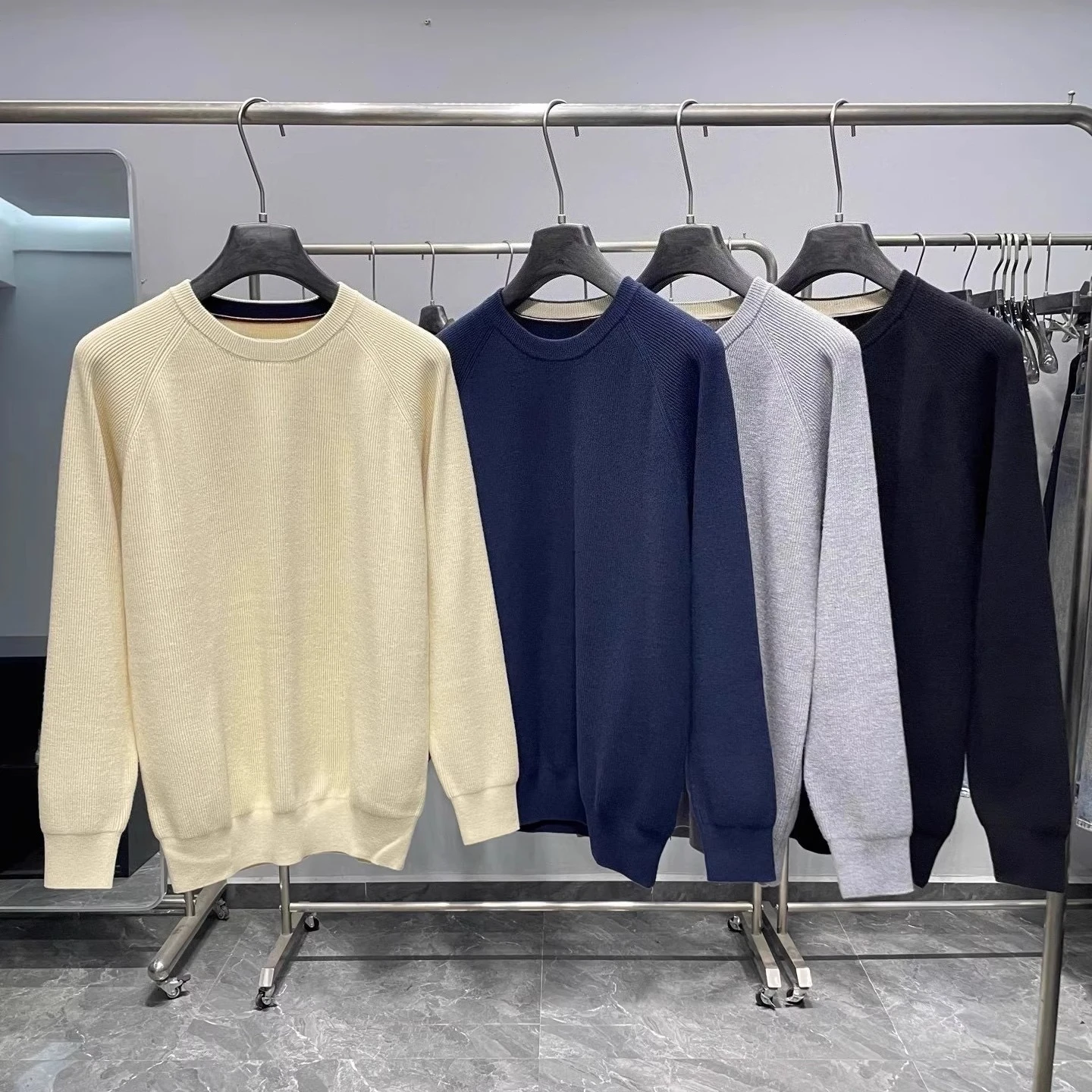 

BC Italian wool-blend casual knitted sweater