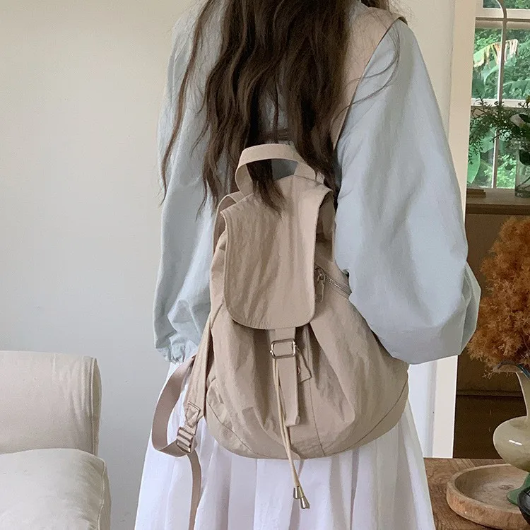 Tas Ember Serut Korea untuk Wanita Ransel Kapasitas Besar Ransel Nilon untuk Perjalanan Ringan Tas Selempang Tas Harian