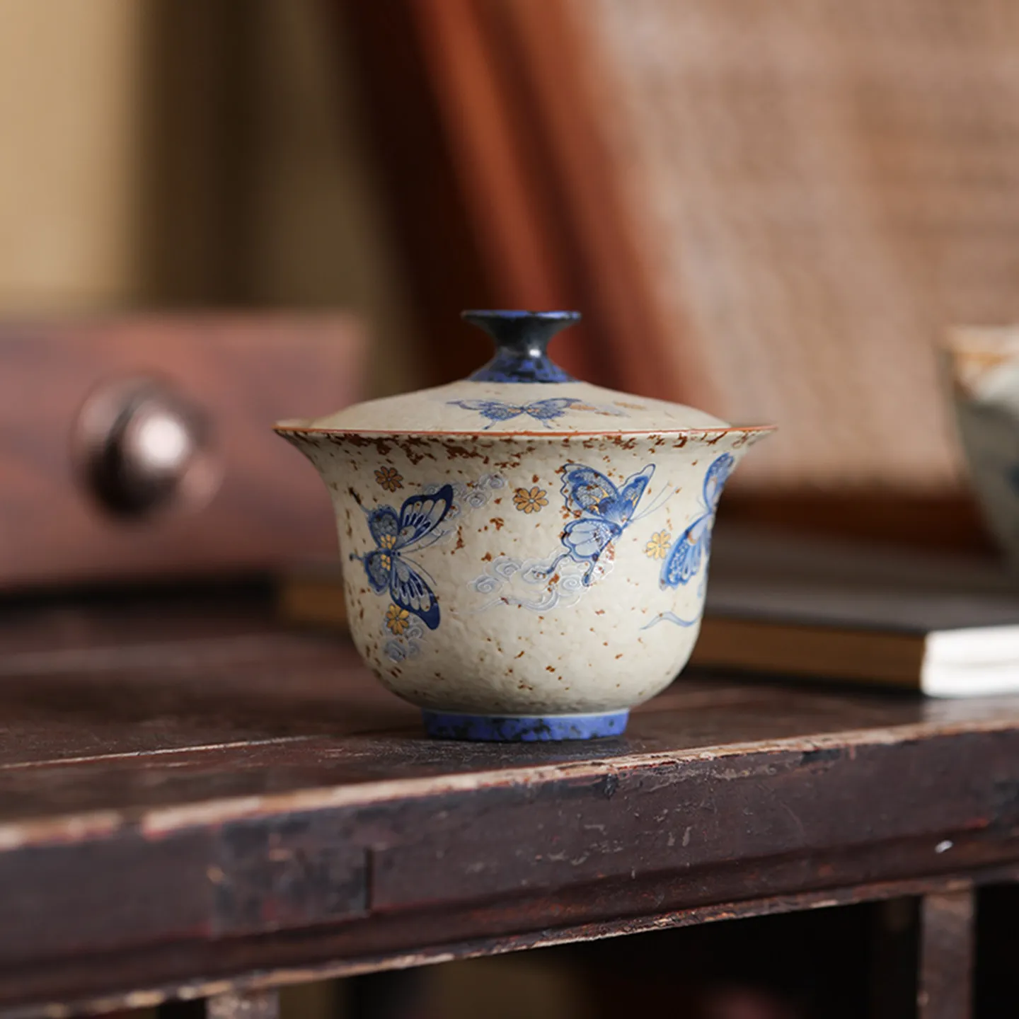 Blue Puxin Lidded Infusion Bowl, Blue and White Flint Red Ceramic Tea Gift for Loose Tea Brewing and Tea Ceremony Use