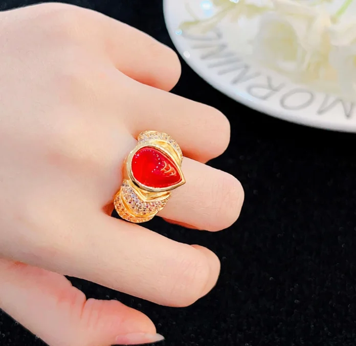 European and American retro high-end style index finger ring of light luxury style finger ring of pigeon egg shape for women