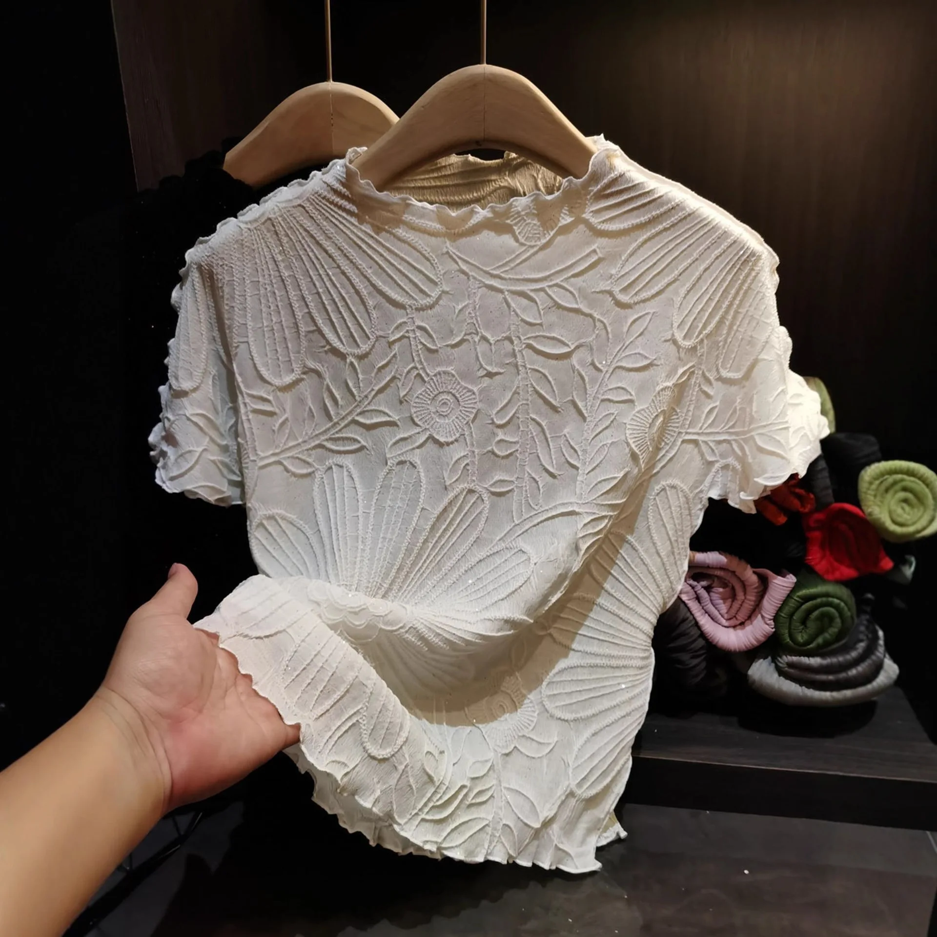 

Miyake Pleated New Sunflower Heavy Embroidery Bright Pink Short-sleeved T-shirt Round Neck Loose Jacquard Embroidery Tops Female