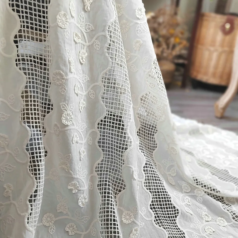 

Высококачественная кружевная ткань с 3D цветочным принтом, 100% хлопок, полая вышивка, ширина 135 см, ткань «сделай сам», для одежды, домашние текстильные аксессуары