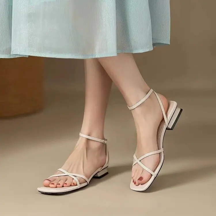 

2024 New One-piece Women Sandals Summer Roman Shoes with Square Toe and Exposed Toe Slim Strap Simple Flat Bottom Women Shoes