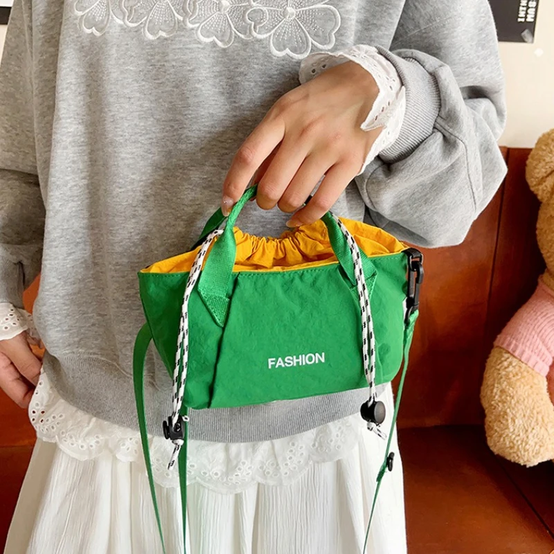 حقيبة كروس فنية للركاب خفيفة الوزن من النايلون، محفظة كتف أنيقة وبسيطة للاستخدام اليومي، حقيبة يد صغيرة للنساء