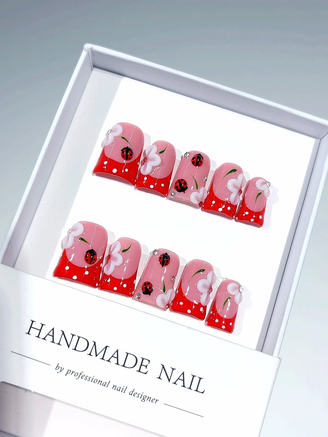 Coccinelle rose et rouge fleur 3D bec de canard presse sur les ongles, ensemble de faux ongles faits à la main pour les femmes (10 pièces) L289