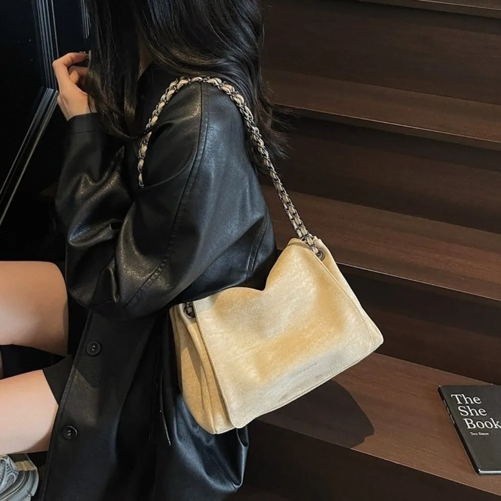 Elegante Retro Damen Schultertasche aus Wildleder, Große Kapazität, Handtasche, Umhängetasche, Einfarbig, Ketten-Unterarmtasche, Herbst Winter – Detail 8