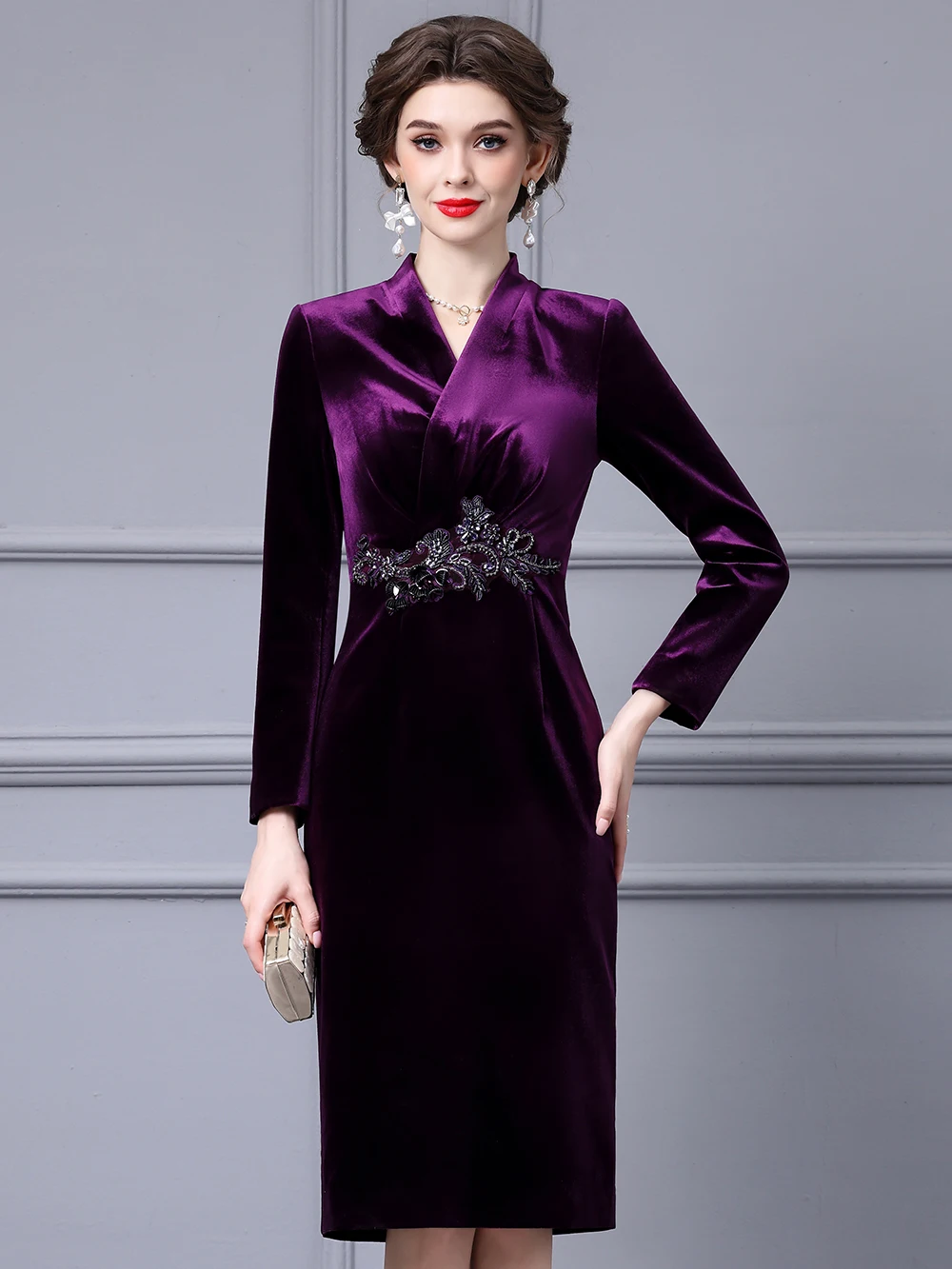 

Новинка Весна 2026: Женское модное платье-халат Ele Purple Velvet с V-образным вырезом, перекрестной юбкой и завышенной талией от Kevin&Zhen