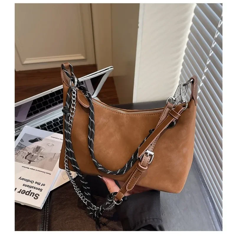 

Элегантная кожаная сумка-тоут для женщин, стильная и вместительная, минималистичный дизайн, высококачественная, роскошная, с возможностью ношения через плечо.