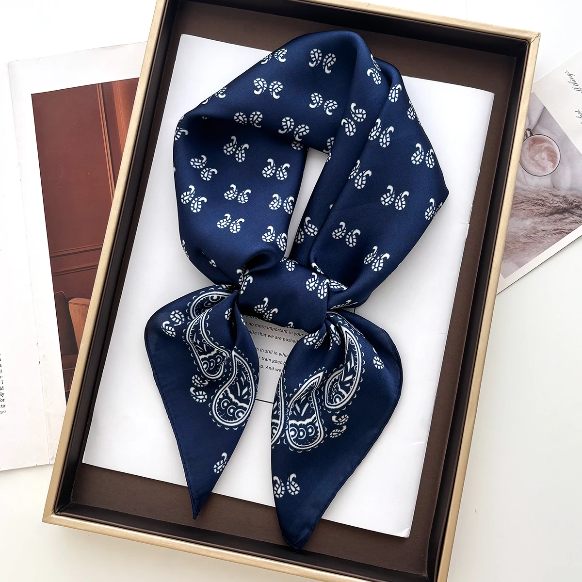 Retro Paisley-Schal, Damen-Satin-Schal, Haar- und Handtuchschal, Damen-Kopftuch, kleiner Halstuch-Schal, Hijab, Damen-Schals. – Detail 15