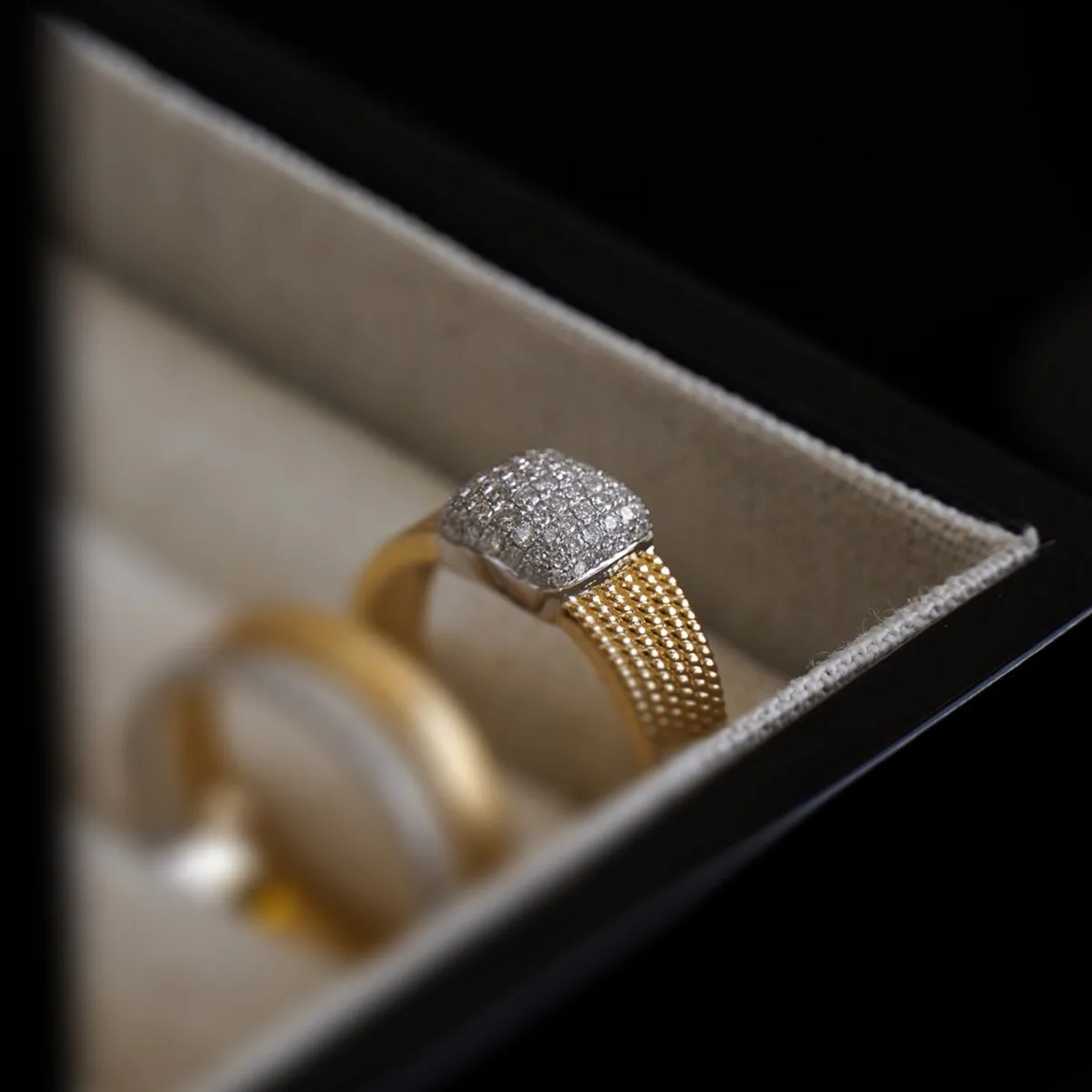 

Chic Multi-layers Bold 925 Solid Silver Cushion Full Diamond Rings For Women Organ Wide Finger Band Modern Female Fine Jewellery