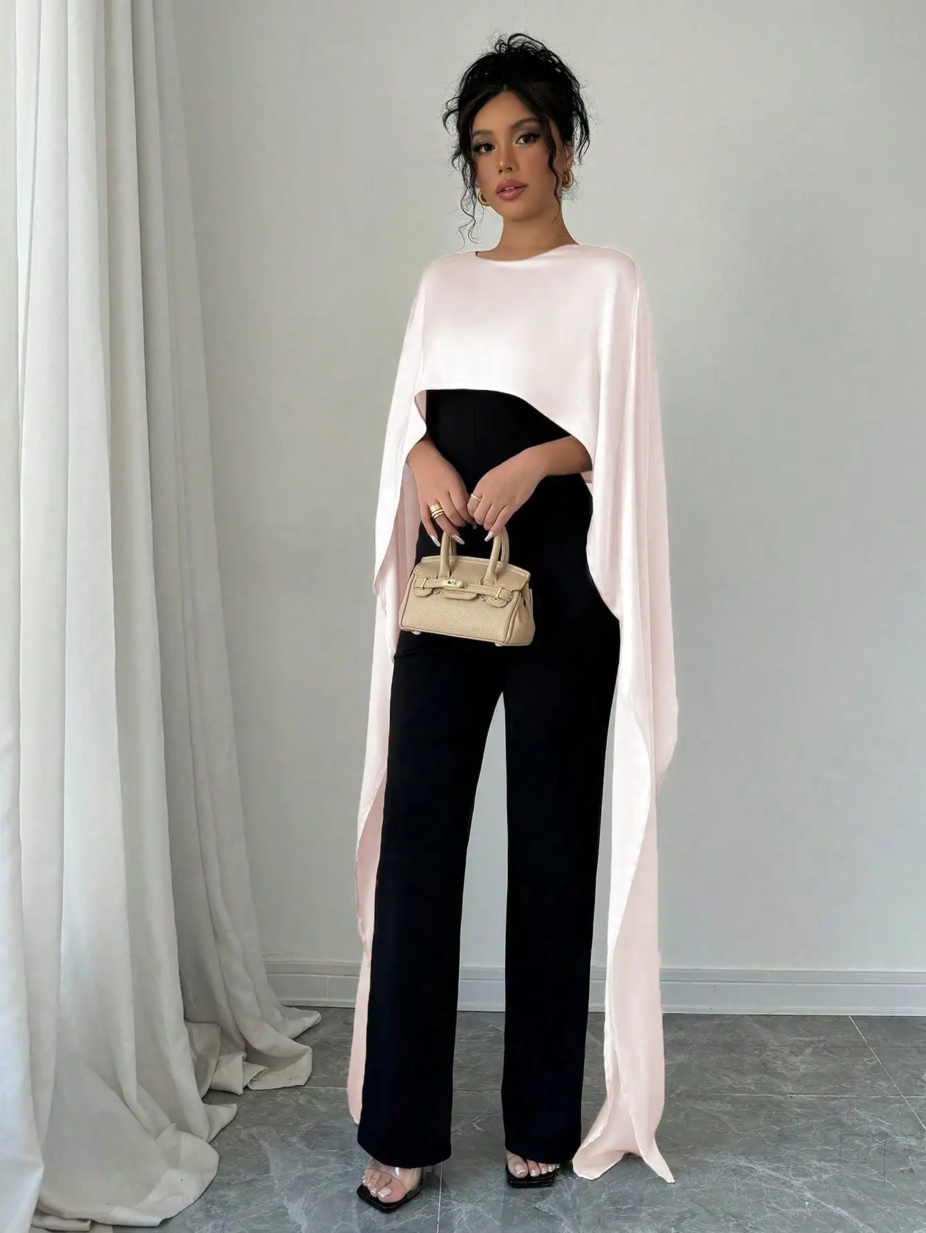 Bella mantello finto in due pezzi alla moda, tessuto attillato impiombato ​ ​ Salto da donna autunno e inverno con collo rotondo e spacco in colore a contrasto