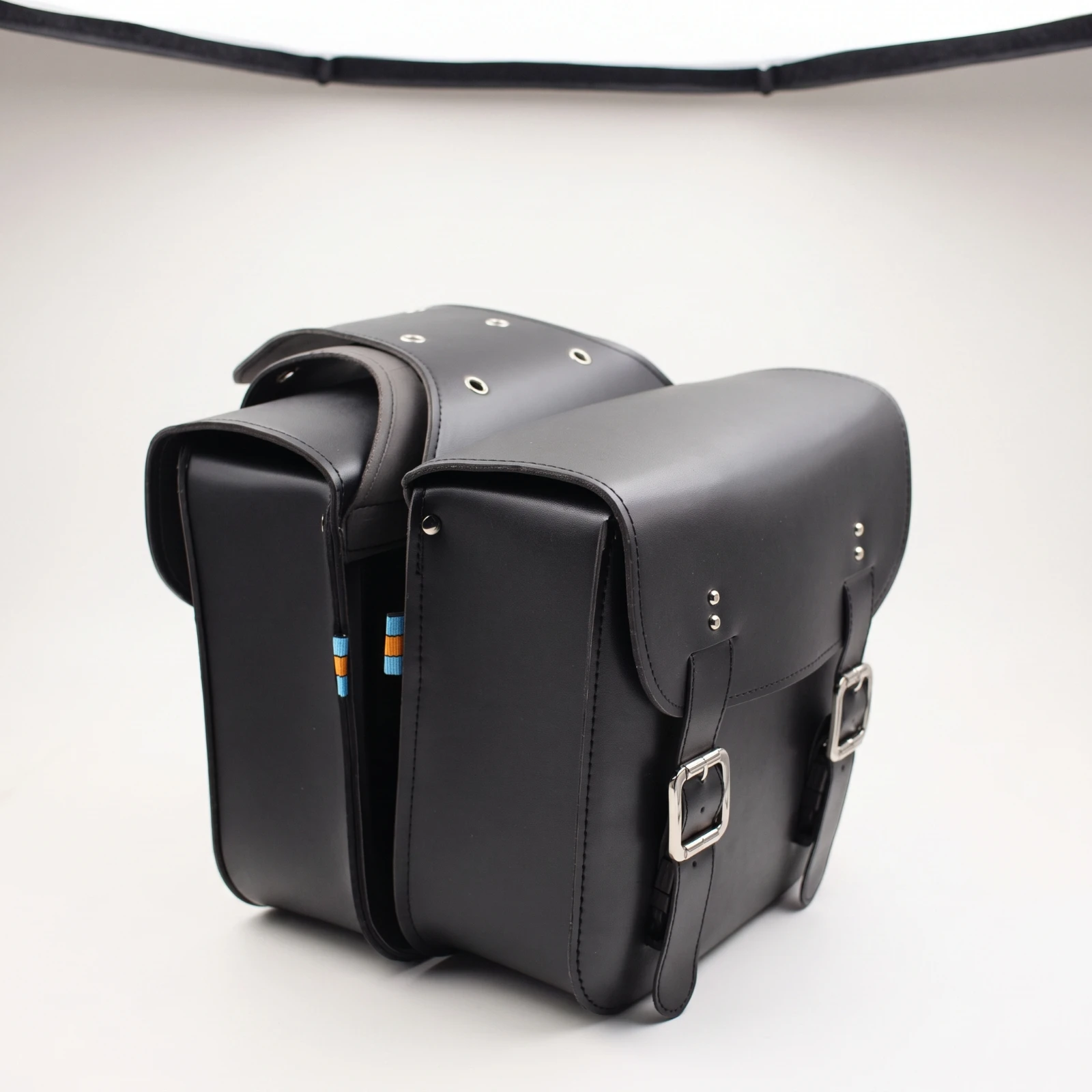 Motorcycle Side Bag Vintage-Style Motorcycle Saddlebag Scooter Saddlebag Structured Saddlebags with Buckles Universal for Riders