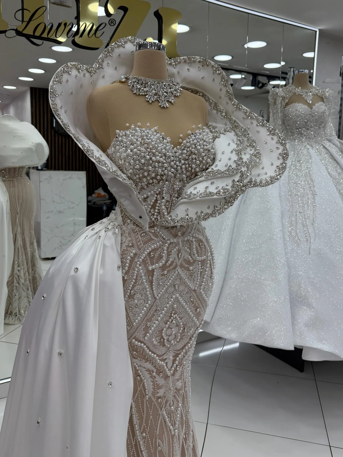 

High Fashion White Prom Dresses 2026 Customized Off the Shoulder Ruffles Party Dress Sparkle Crystals Pearl Beaded Evening Gowns