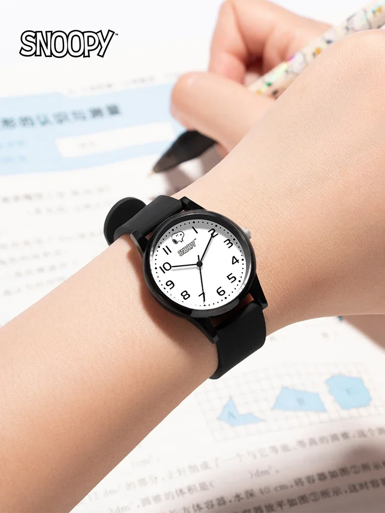 Snoopy Fashion Versatile Silicone Student Hand Watch Kawaii Boy Simple Good Looks Male Female Teenagers Casual Birthday Gift