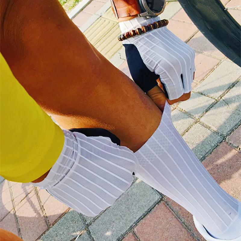 Anti Slip Silicone Summer Aero Socks Whiteline Cycling Socks Men Bicycle Sport Running Bike Socks