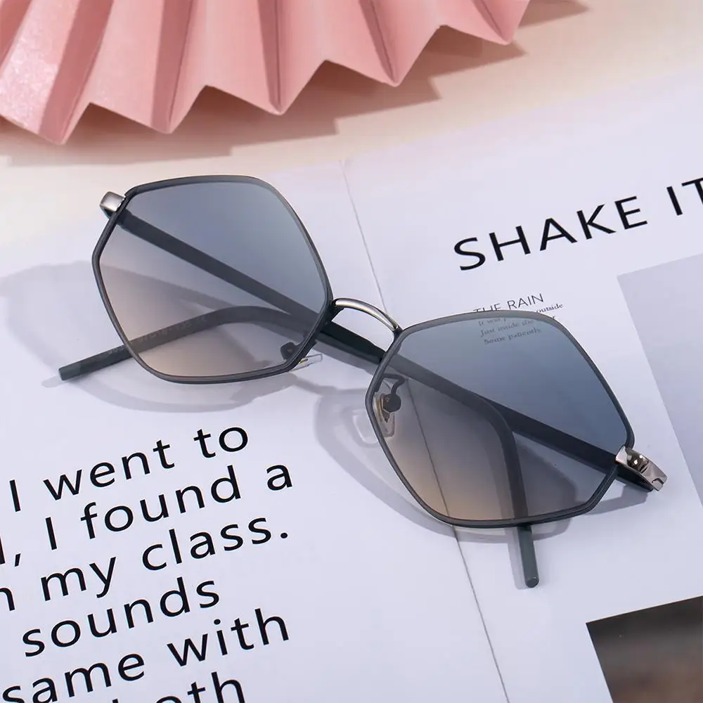 نظارات شمسية عصرية بإطار معدني سداسي حماية من الأشعة فوق البنفسجية 400 نظارات شمسية فاخرة غير منتظمة نظارات فاسق للنساء والرجال