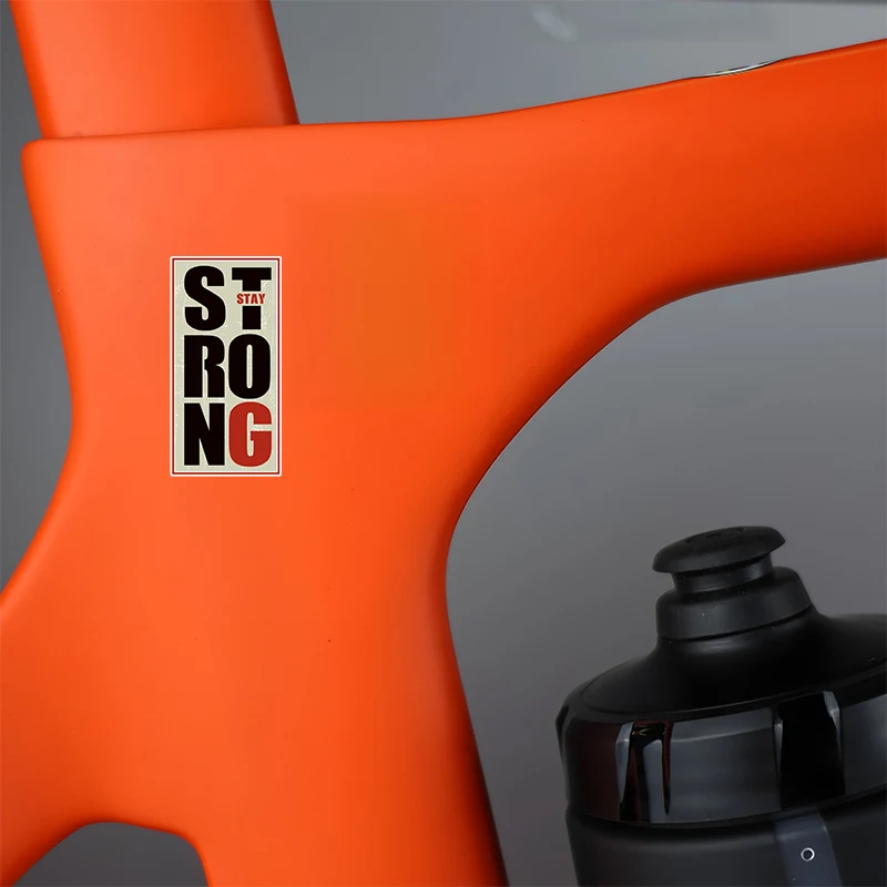 2PCS '스테이 스트롱' 스티커 - 블랙 레드 45mm/1.77인치 방수 비닐 데칼 노트북 전화 장식용