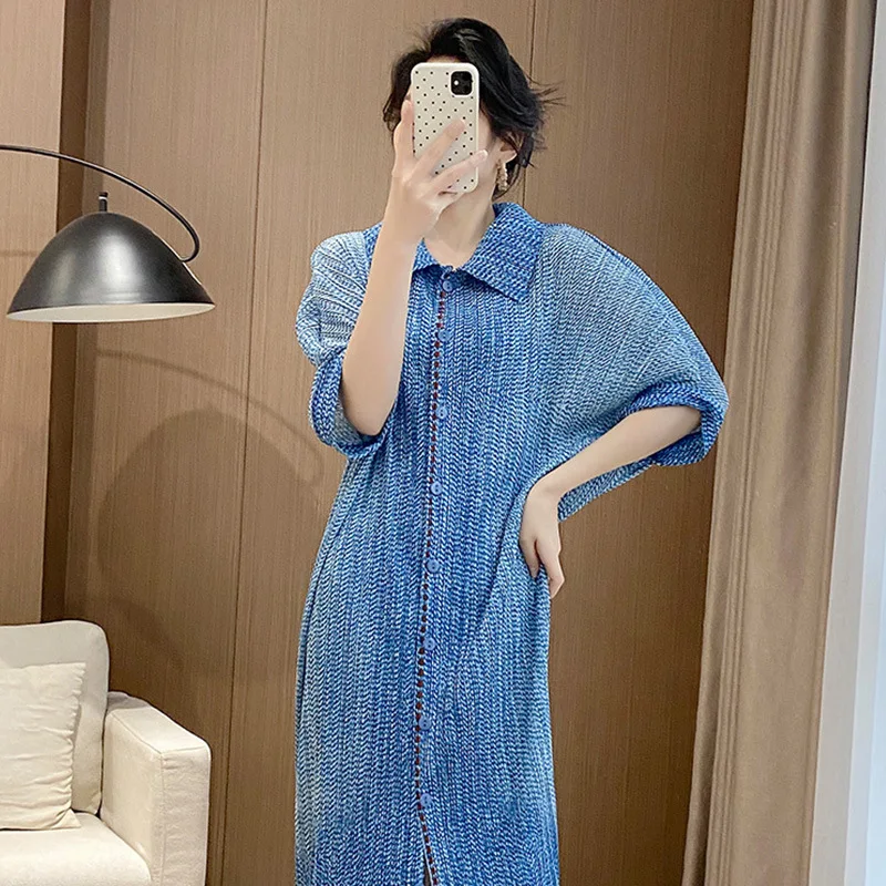 無地ラペルミヤケファッション万能2025夏新作プリーツボタン半袖ワンピースゆったりカジュアルミディアム丈ワンピース